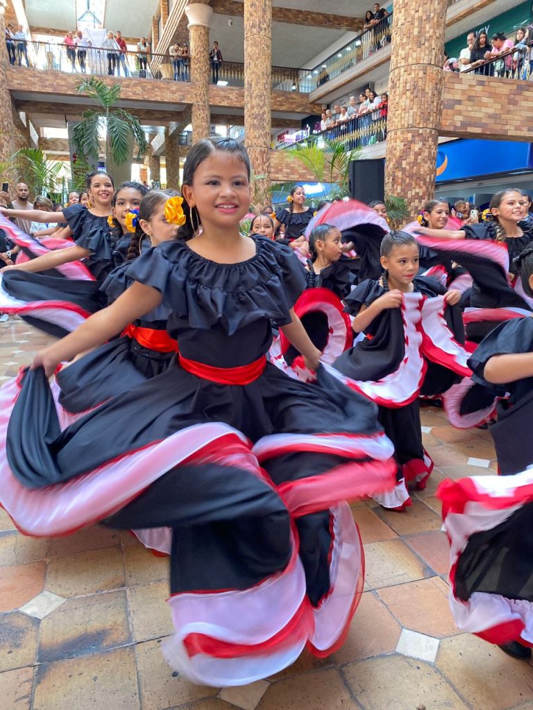 Carrizal se llena de danza