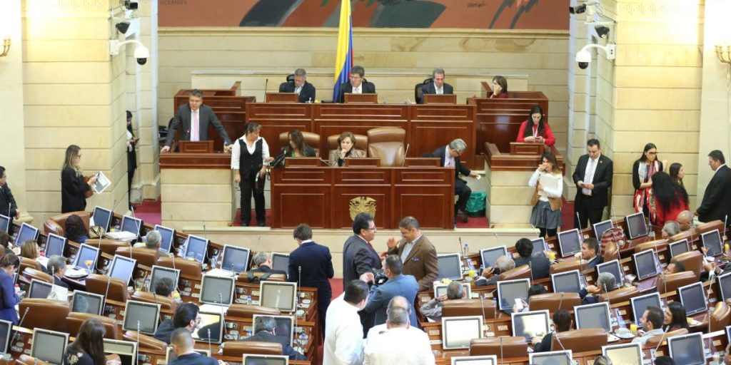 Senado de Colombia aprueba reforma laboral