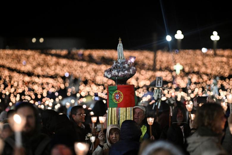 Miles de fieles se congregaron para conmemorar a la Virgen de Fátima  