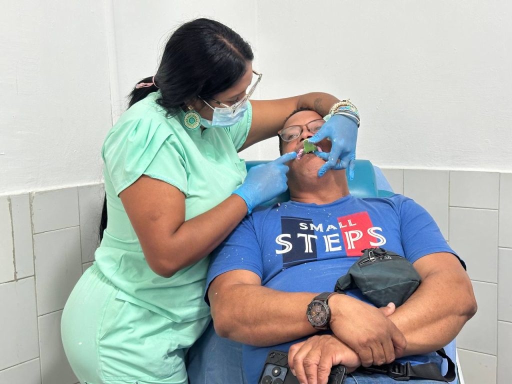 Prótesis dentales gratuitas para 150 adultos mayores