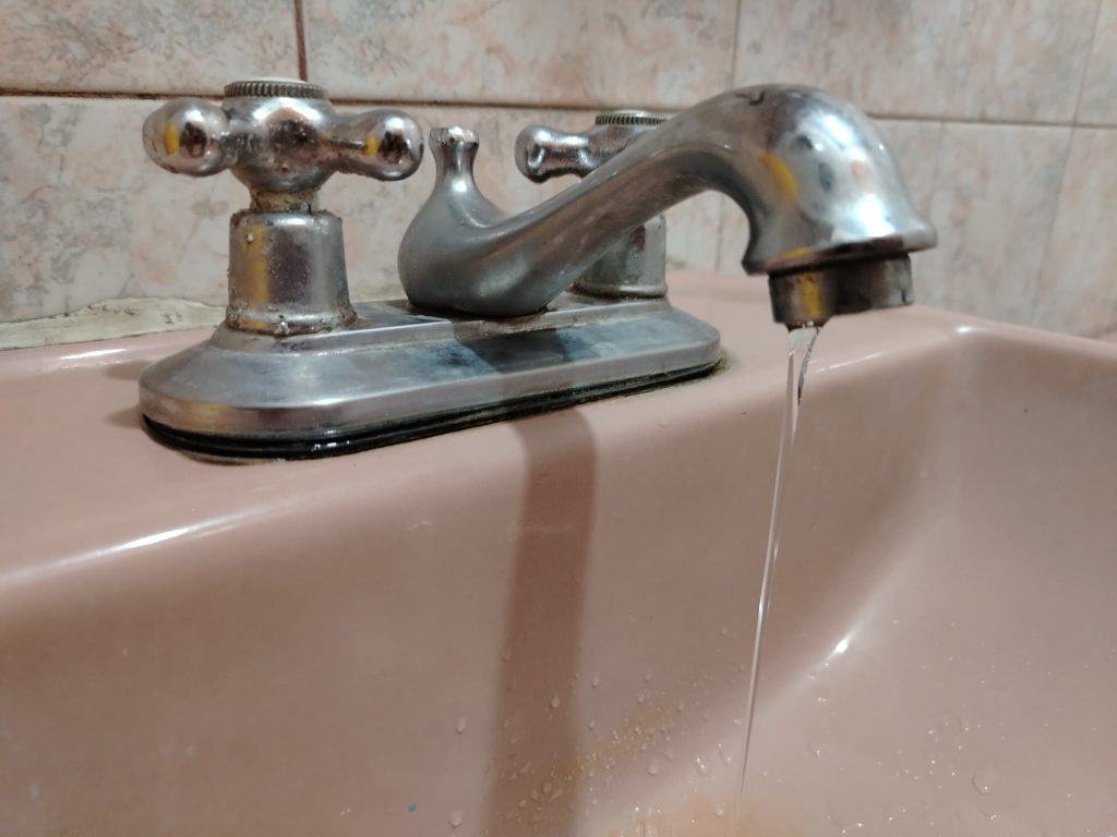 El agua sigue llegando sin presión