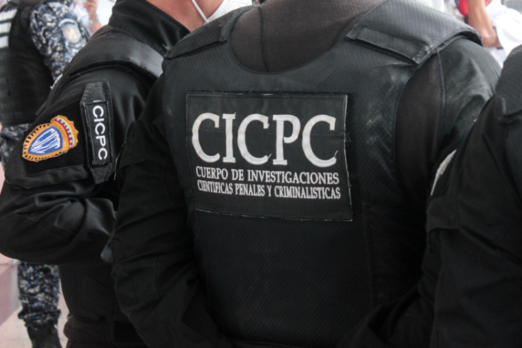 Muere niño luego que le dieran a beber licor