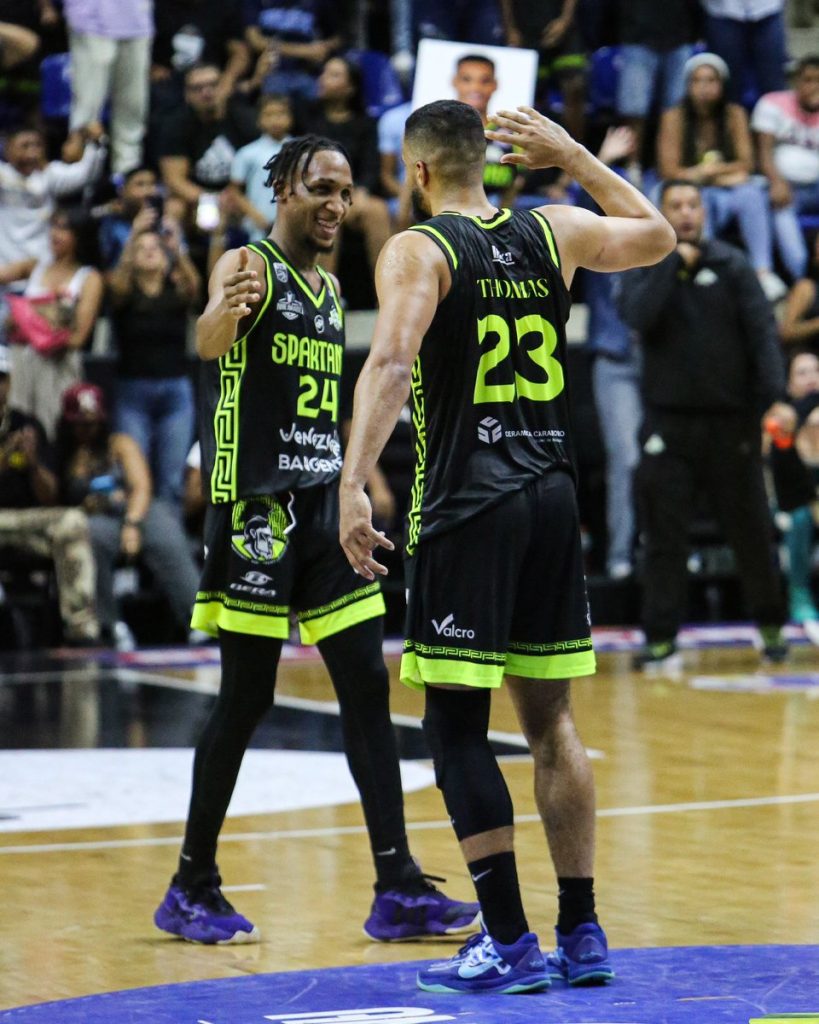 Spartans vence a Gladiadores