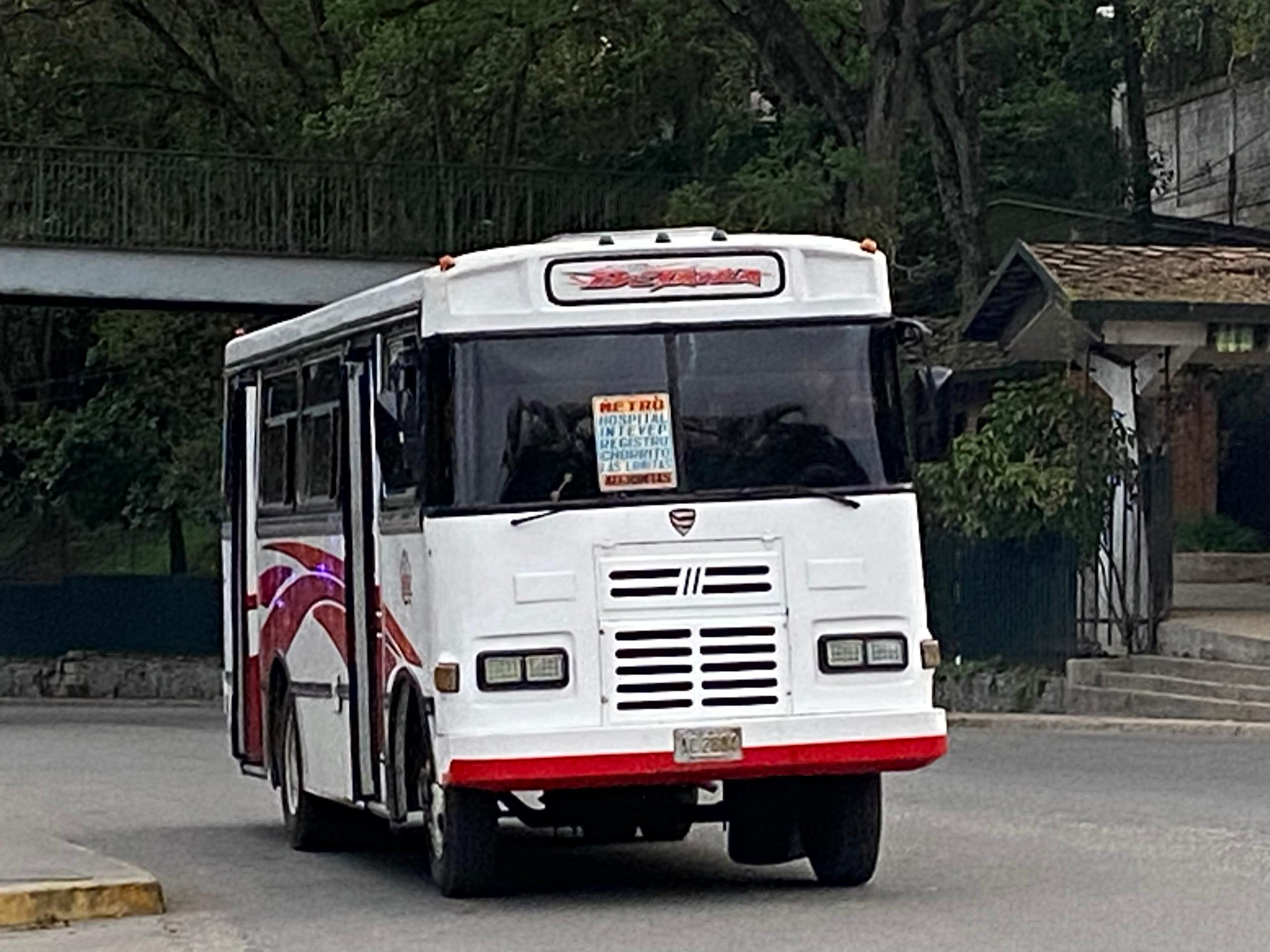 Autobuses estarán disponibles ante restricciones del Metro