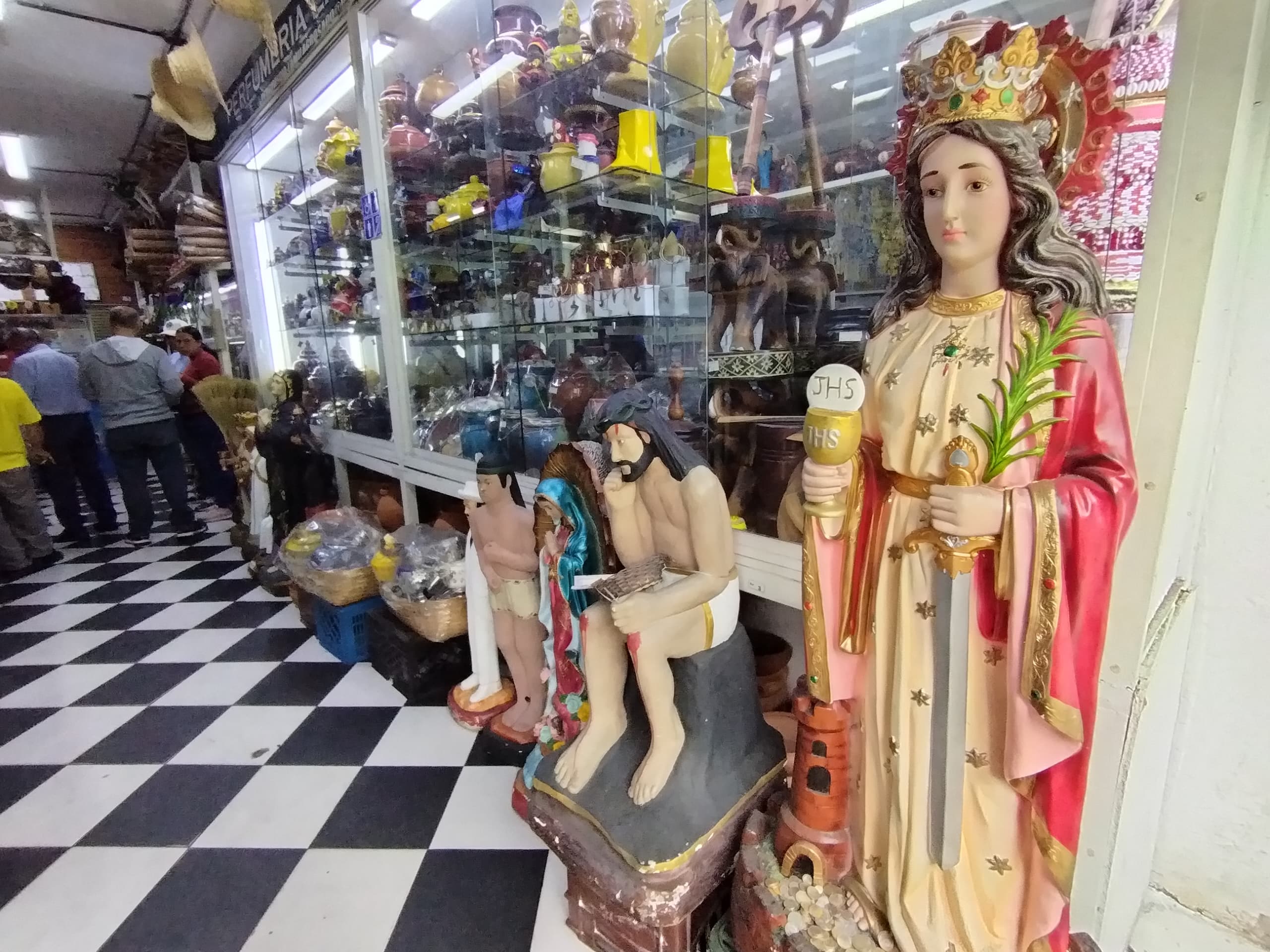 Tiendas esotéricas sobreviven al paso del tiempo