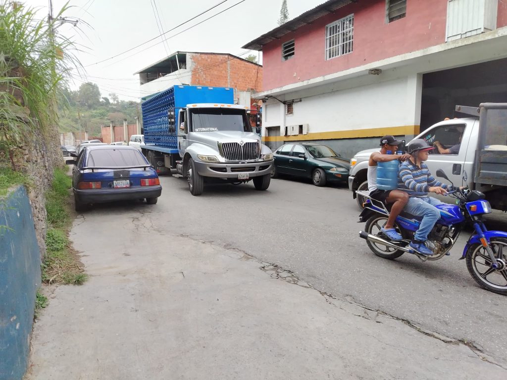 Denuncian uso indebido de espacios públicos