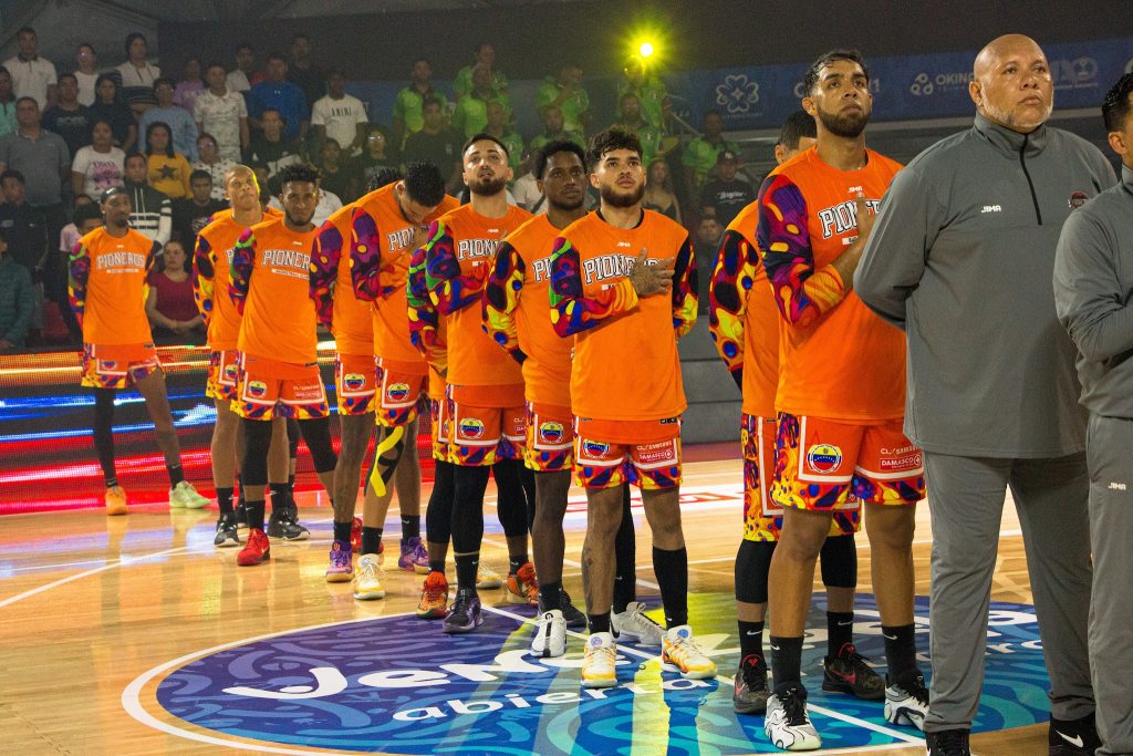 Pioneros avanzan a la Super 4