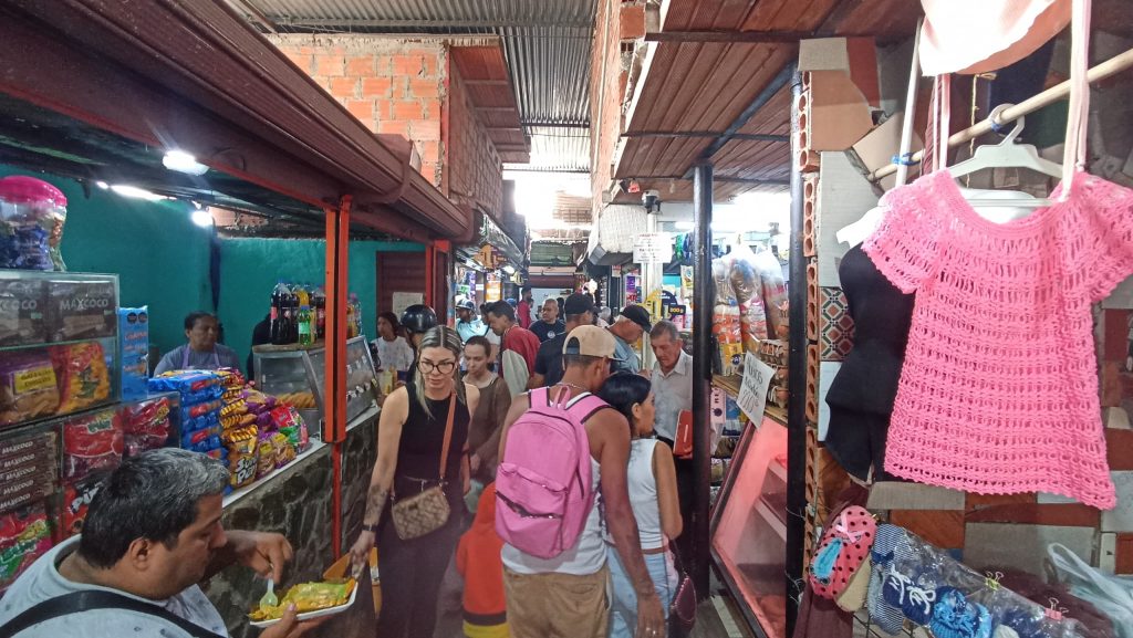 Mercados mantendrán horarios habituales este 25-M
