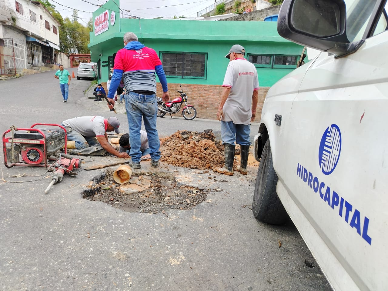 Reparan cuatro botes de agua en La Estrella