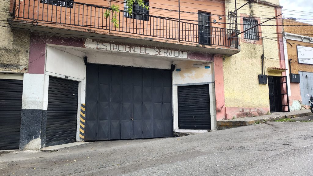 Sancionan estacionamiento por evasión de impuestos