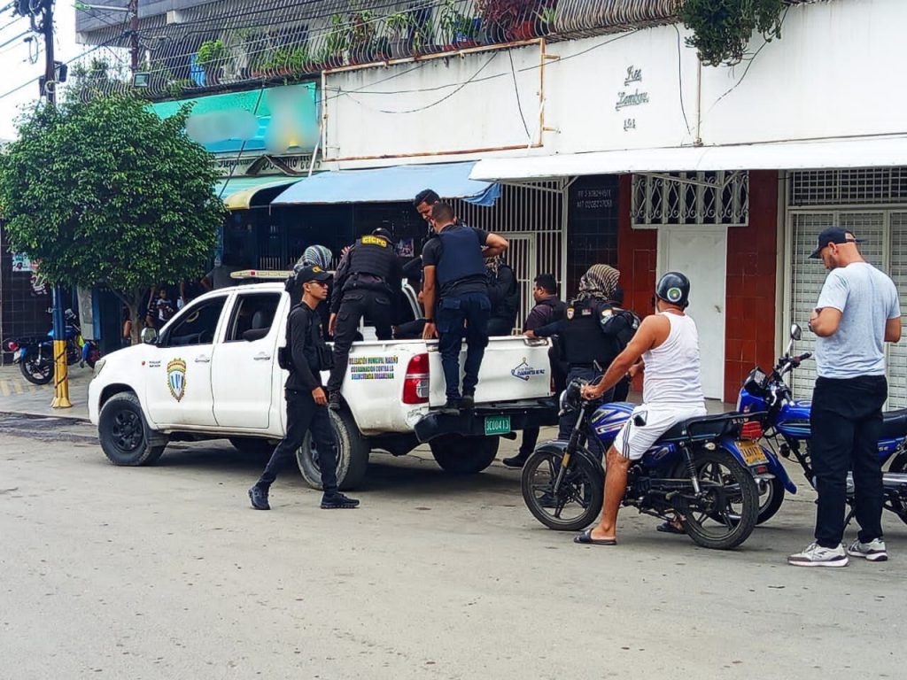 Asesinan a joven cuando compartía con unos amigos
