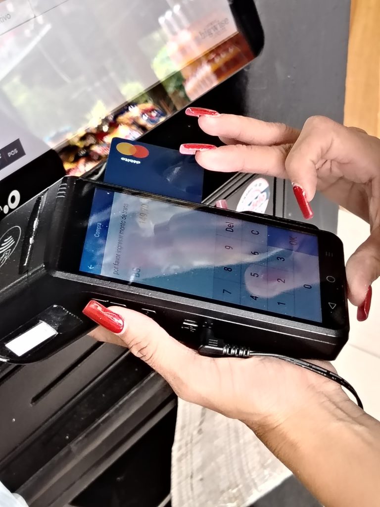 Usuarios satisfechos con nueva tarjeta del Mercantil