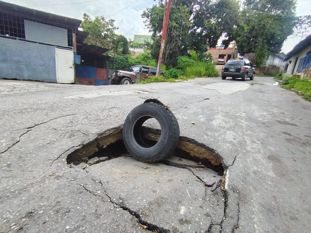 Con caucho alertan de socavamiento en La Línea