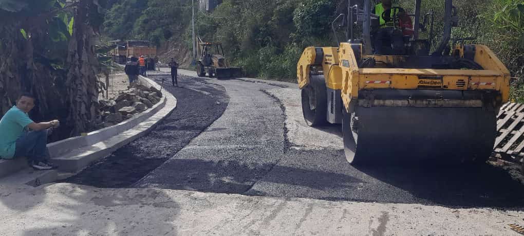 Listo el asfalto en vía de Las Canales
