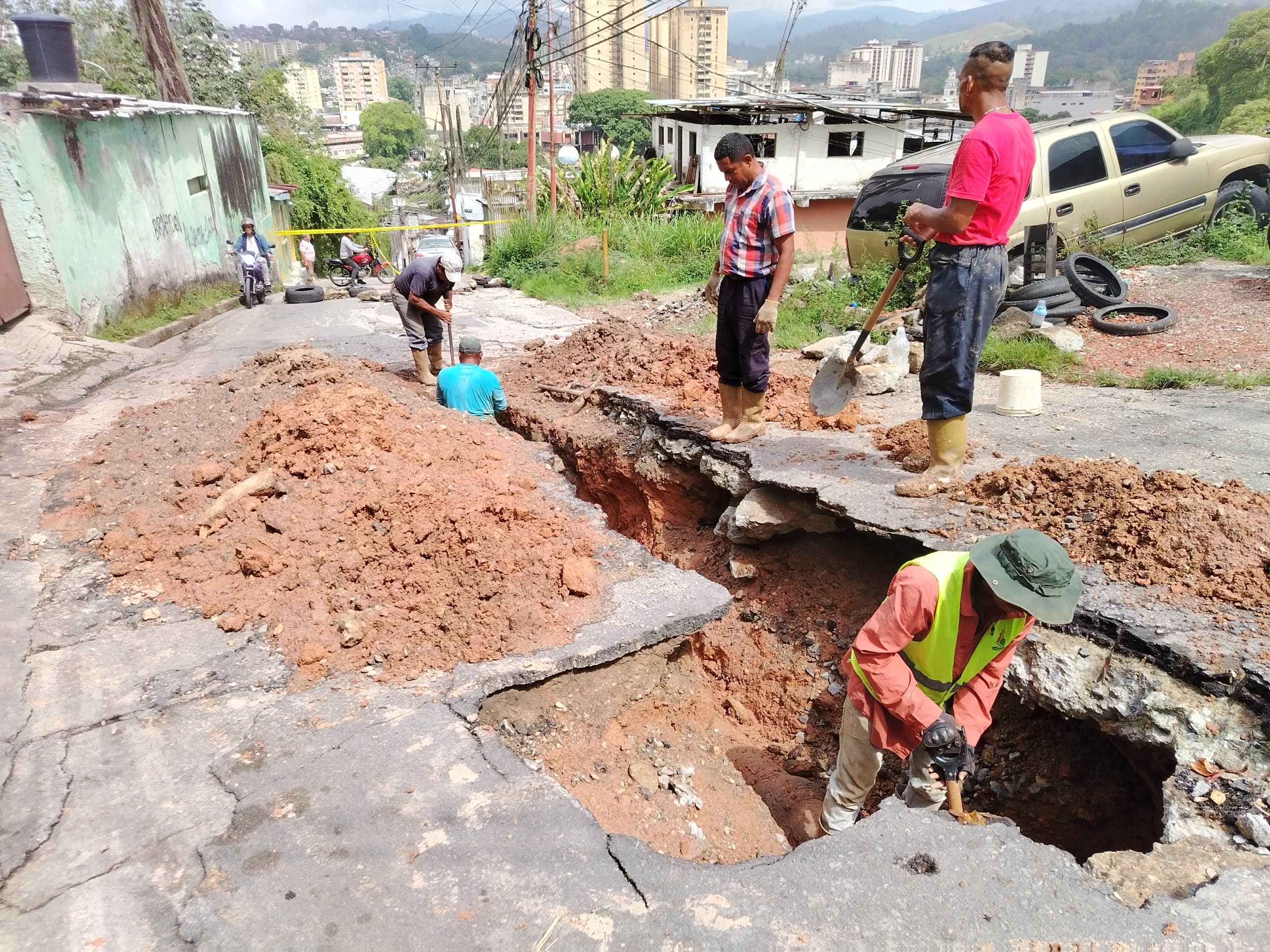 Frenan bote de agua sucia en La Línea 