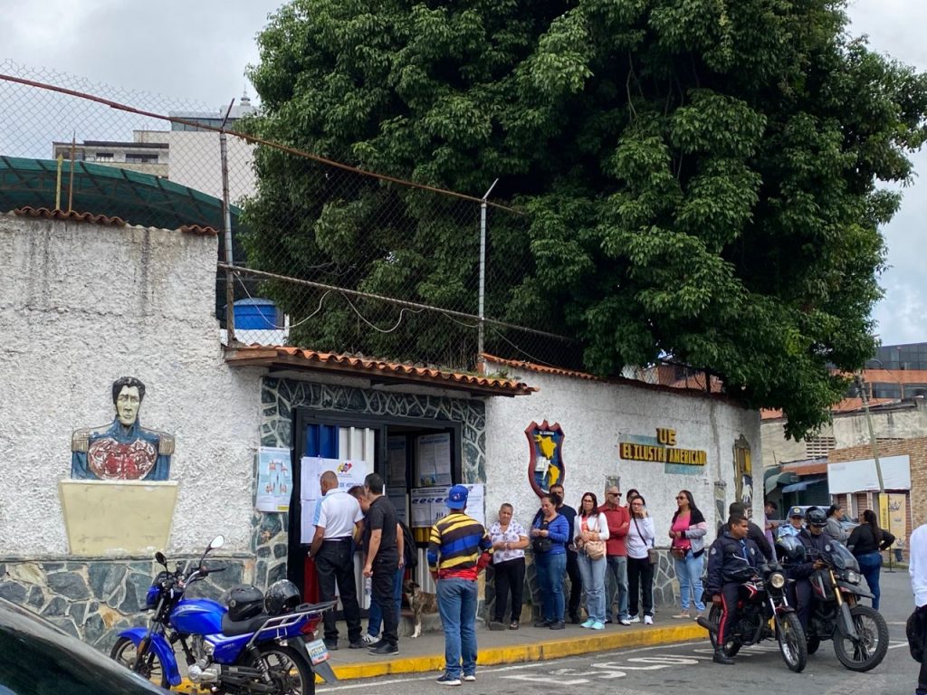 Jornada electoral transcurre con normalidad en Los Teques