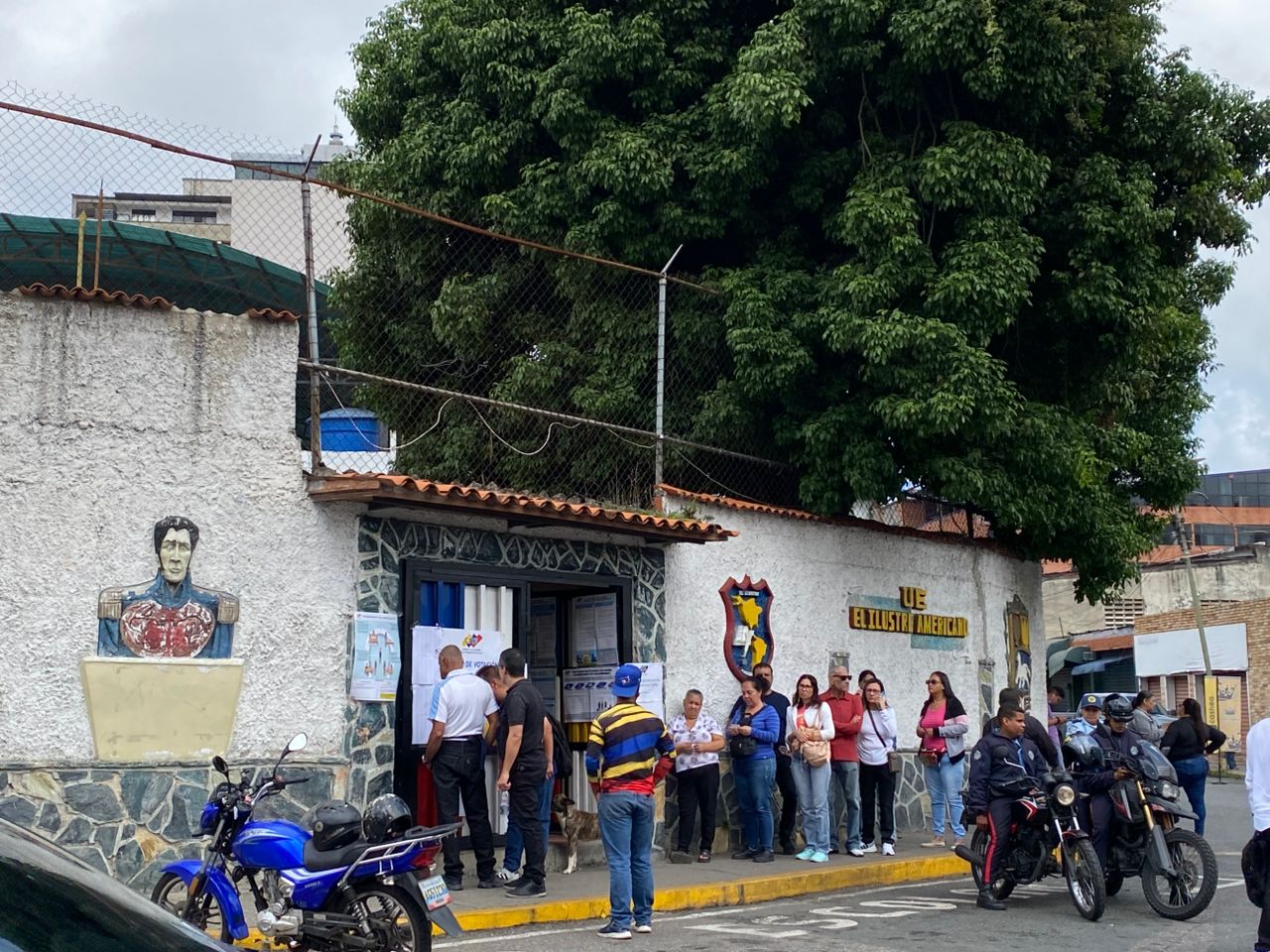 Jornada electoral transcurre con normalidad en Los Teques