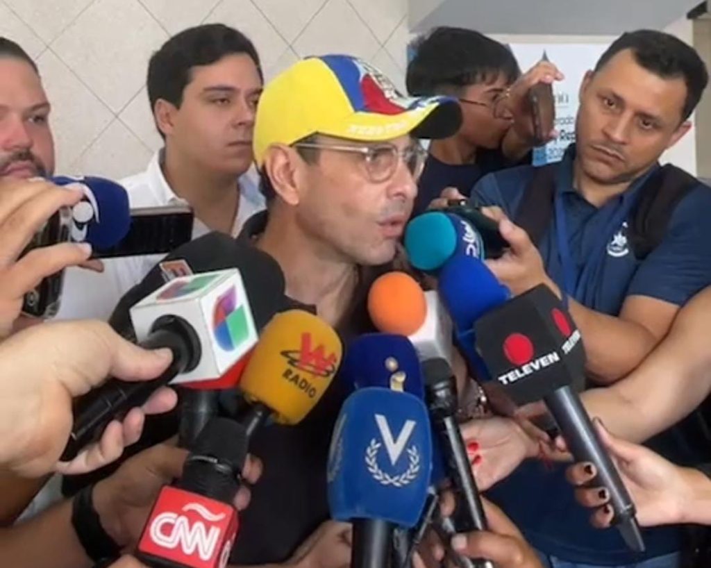 Capriles insta a reorganizarse y luchar a través del voto