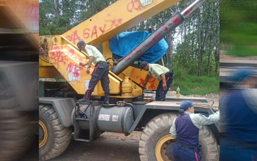 Causan daños a maquinaria usada en construcción de puente