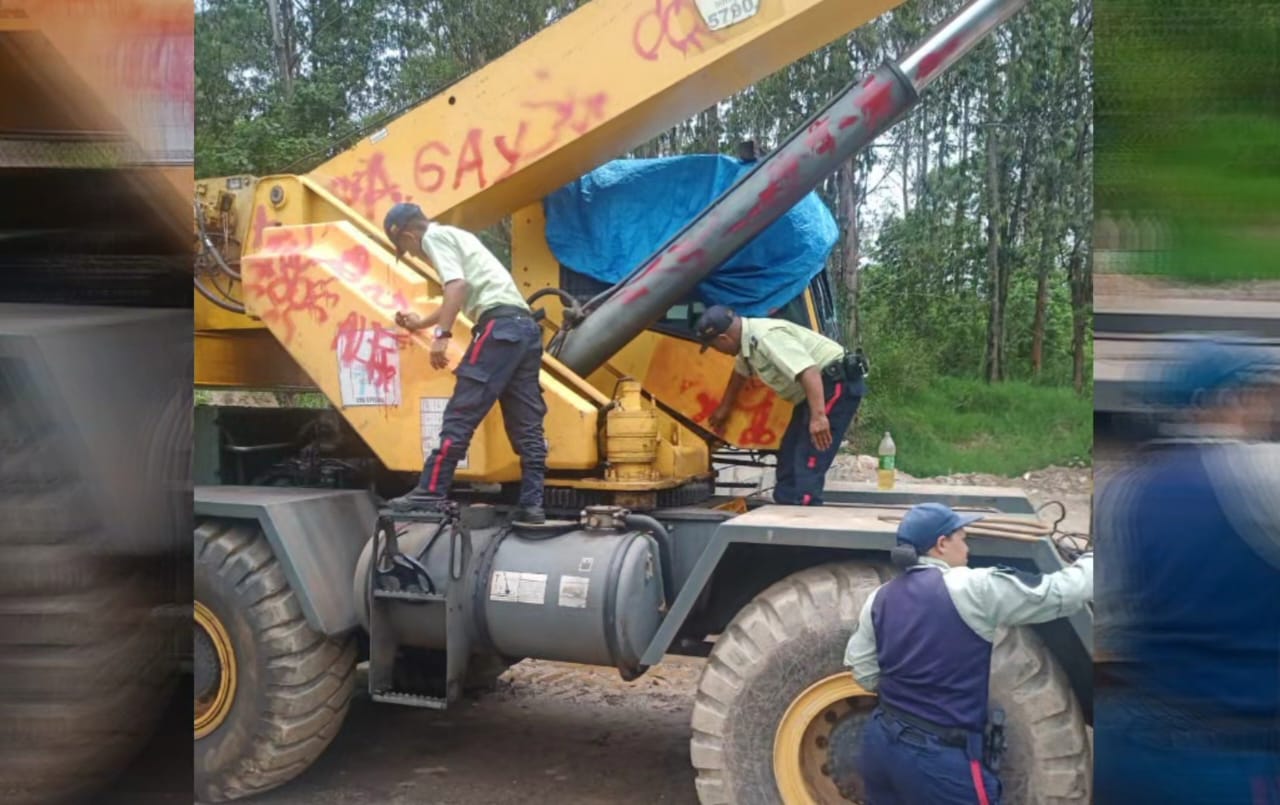 Causan daños a maquinaria usada en construcción de puente