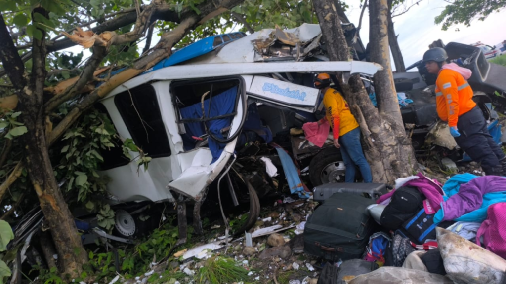 Dos fallecidos deja accidente de tránsito