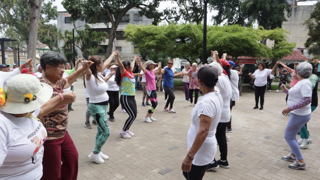 Festejan aniversario de Misión Abuelos y Abuelas