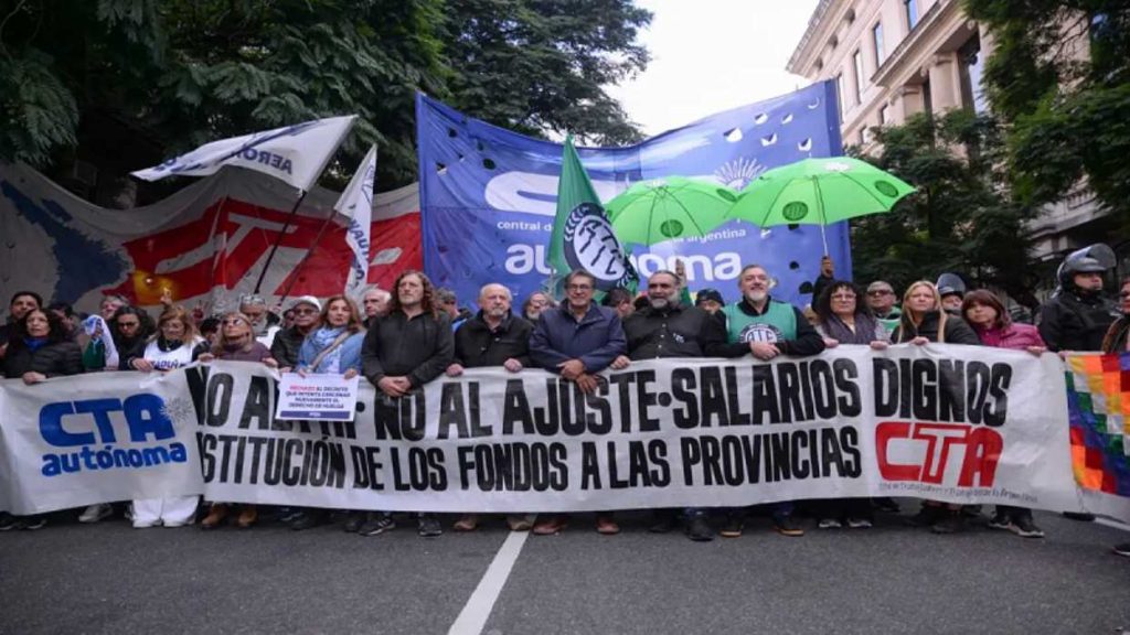 Argentina rechaza ajuste salarial de Milei