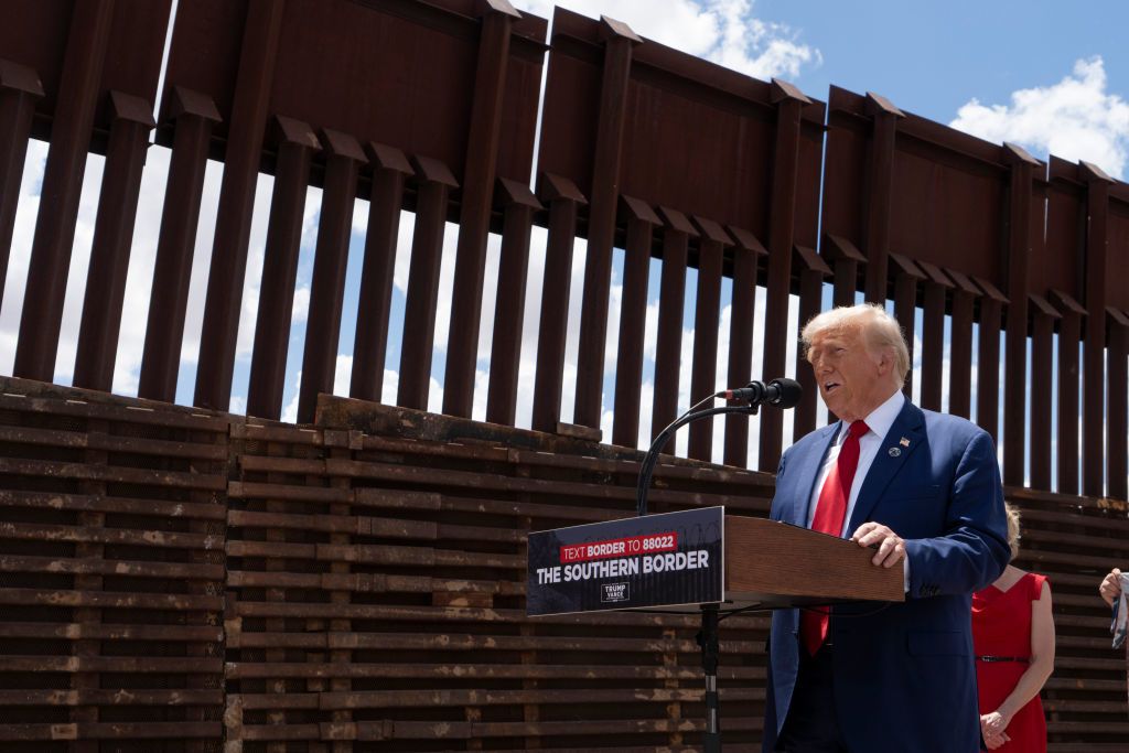 Trump firma orden de autodeportación para migrantes ilegales
