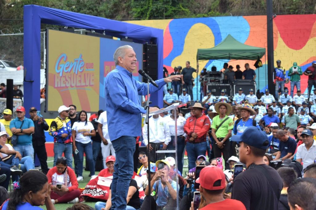 Serrano anuncia plan de dotación de tanques