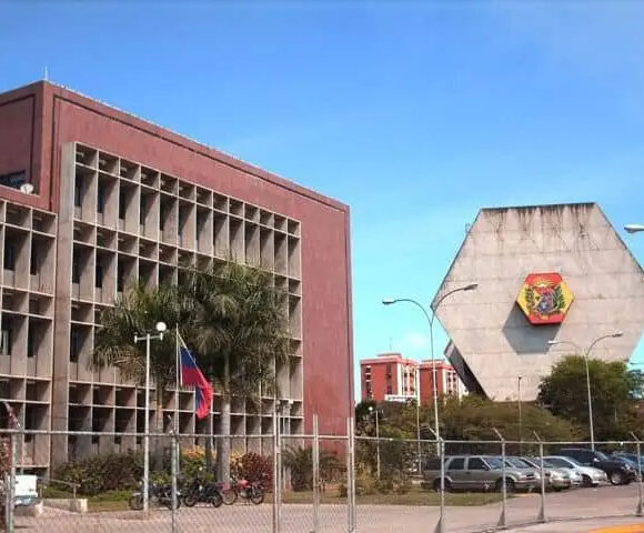 Sentenciado a 21 años de prisión por violar a su hermana