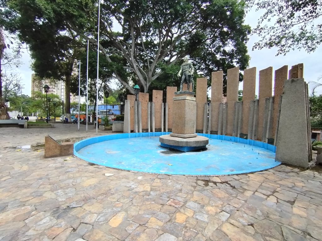 Construirán baños y colocarán cámaras en la plaza Miranda