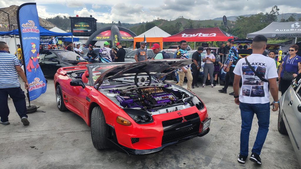 Más de 8 mil personas visitaron la Expoferia Automotriz