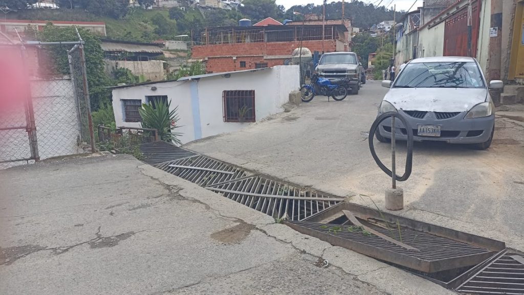 Alertan el deterioro de cuatro alcantarillas en Quebrada de la Virgen