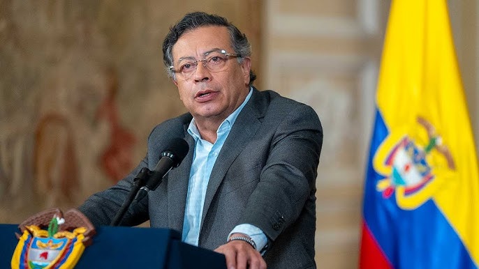 Petro asistió a investidura de Noboa para solicitar liberación de presos políticos