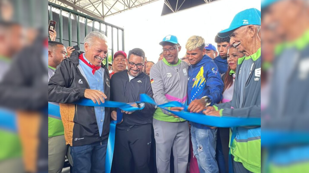 Entregan totalmente rehabilitado el Polideportivo El Paso