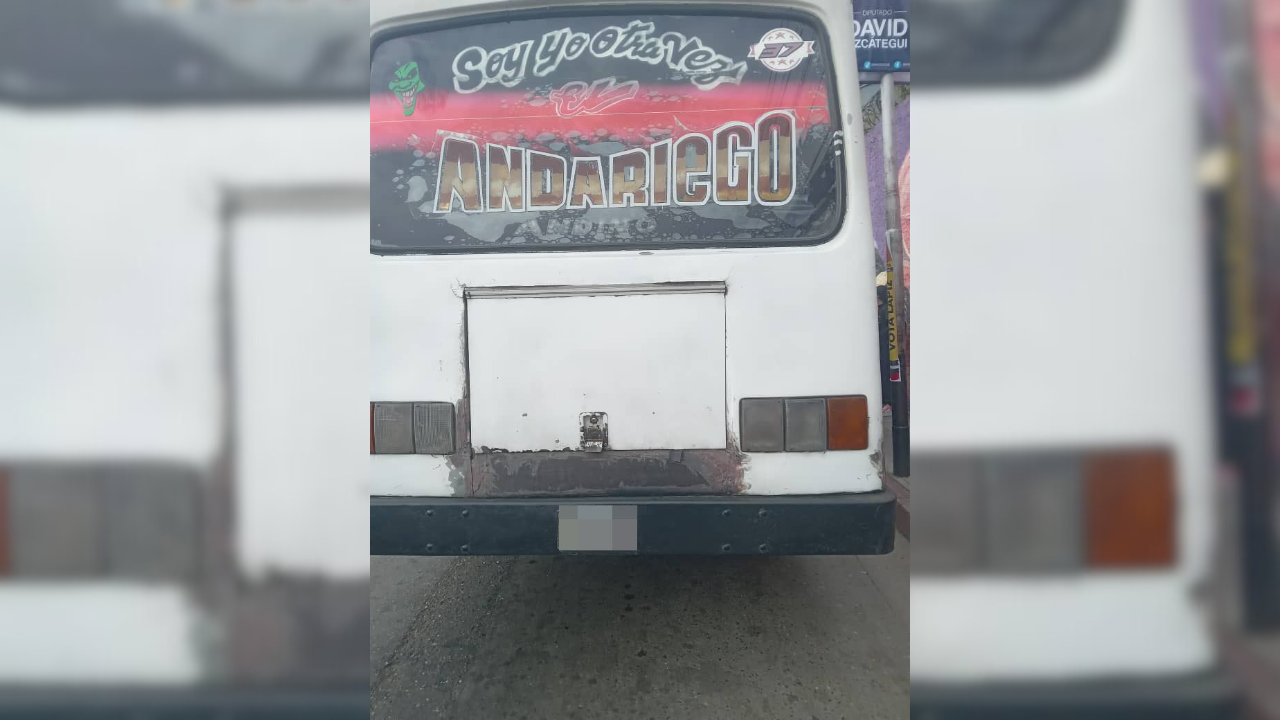 Colector de autobús arremete contra adulto mayor