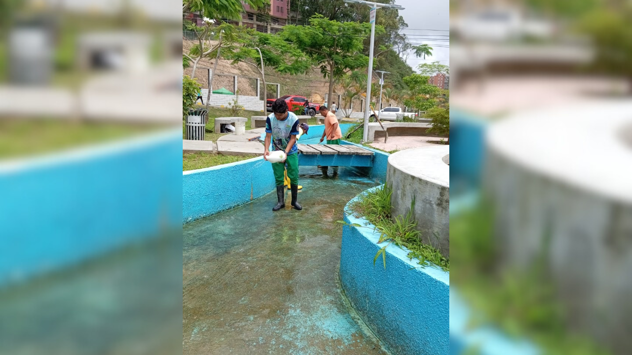 Limpian la plaza Guaicaipuro de Carrizal
