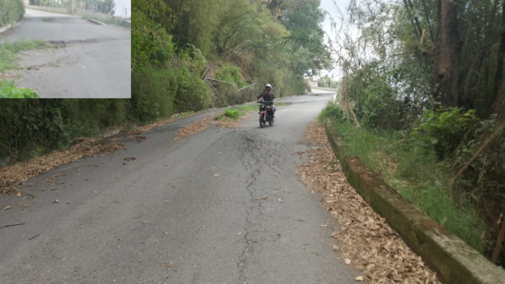 Carretera hacia Laguneta de la Montaña presenta hundimientos