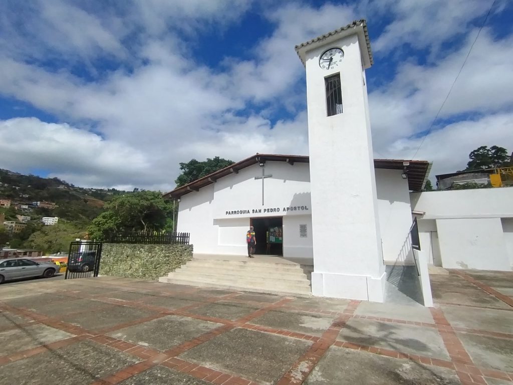 Feligreses recuperan la iglesia de San Pedro de los Altos