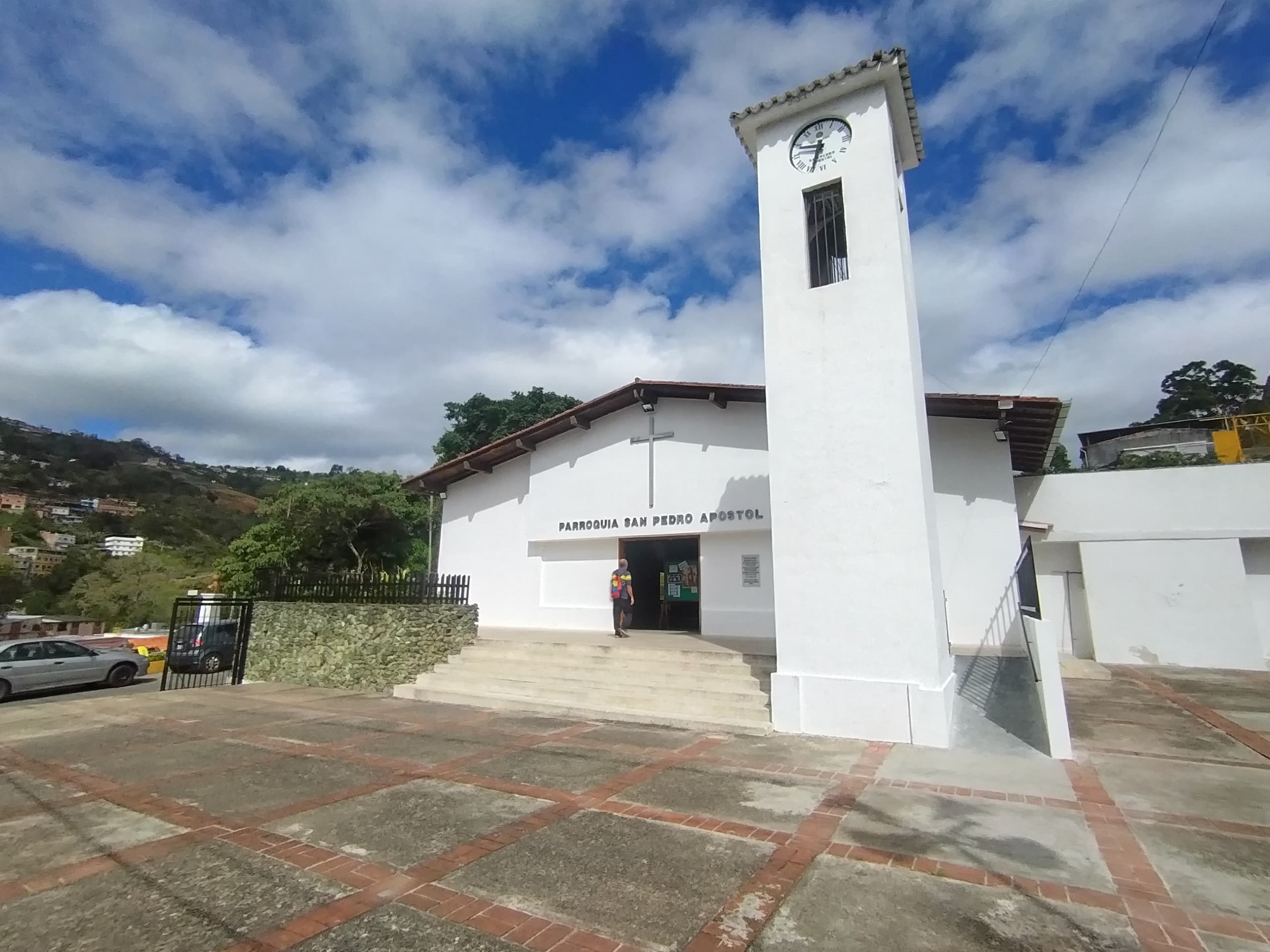 Feligreses recuperan la iglesia de San Pedro de los Altos