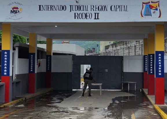 Asesinó a un hombre y lo escondió en un pipote