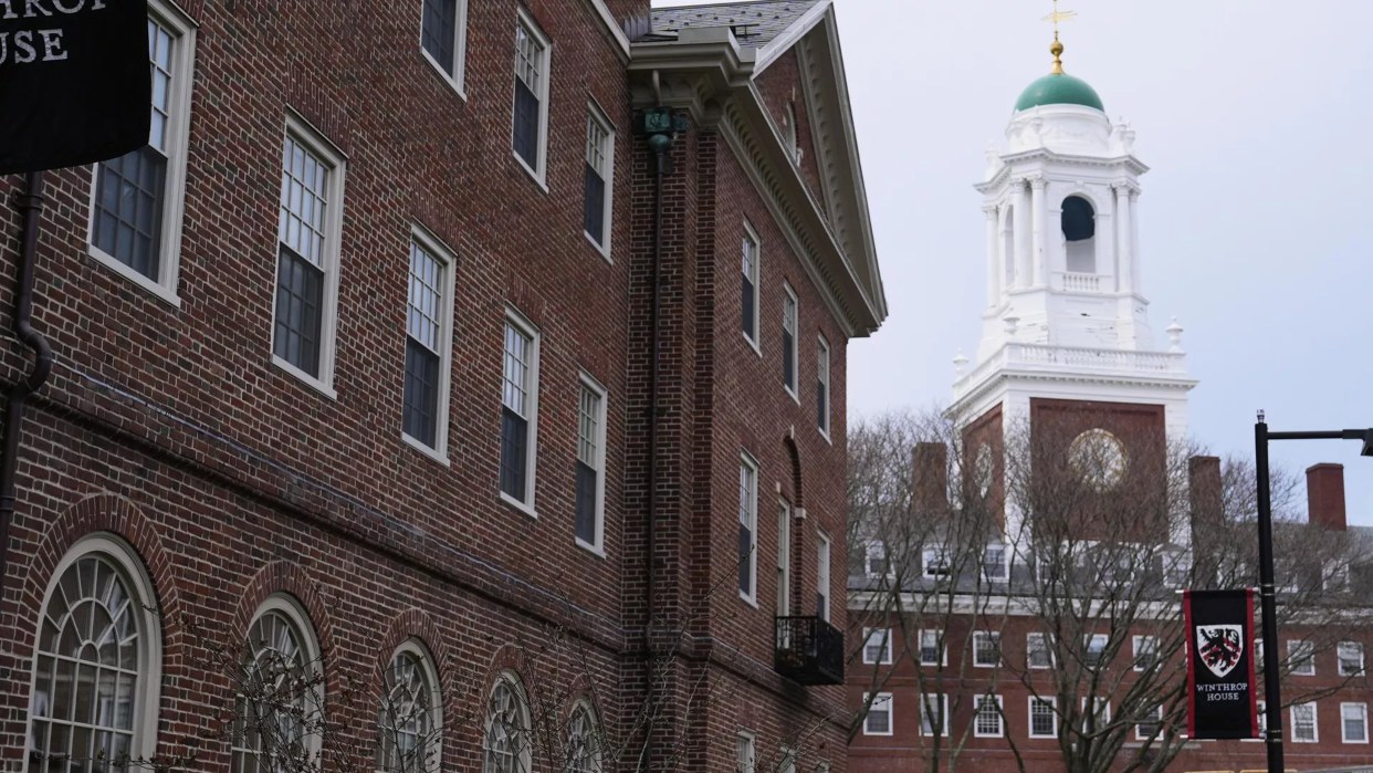 EEUU ordena a embajadas reanudar visas a estudiantes de Harvard