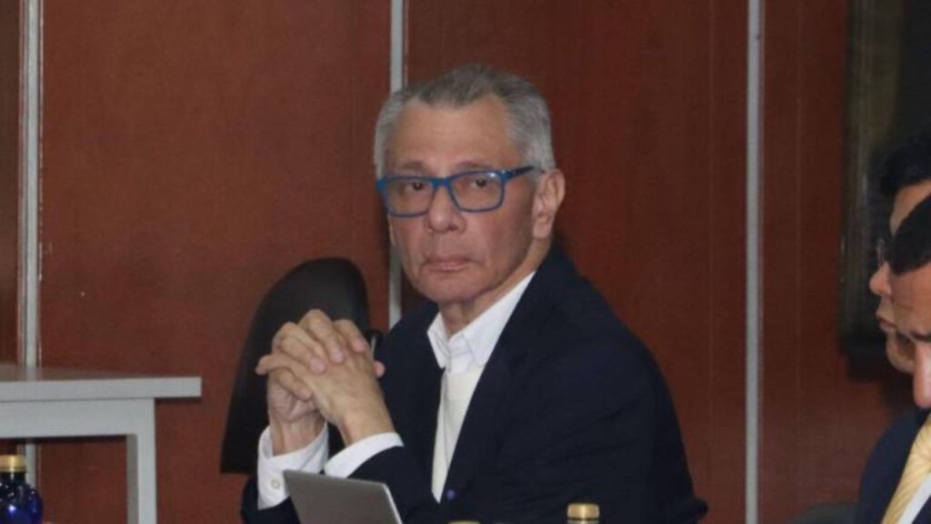 Exvicepresidente de Ecuador condenado a 13 años de cárcel