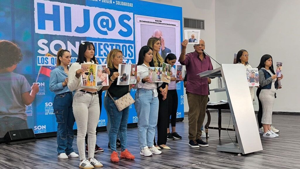 Gobierno exige retorno de 18 niños secuestrados en EEUU