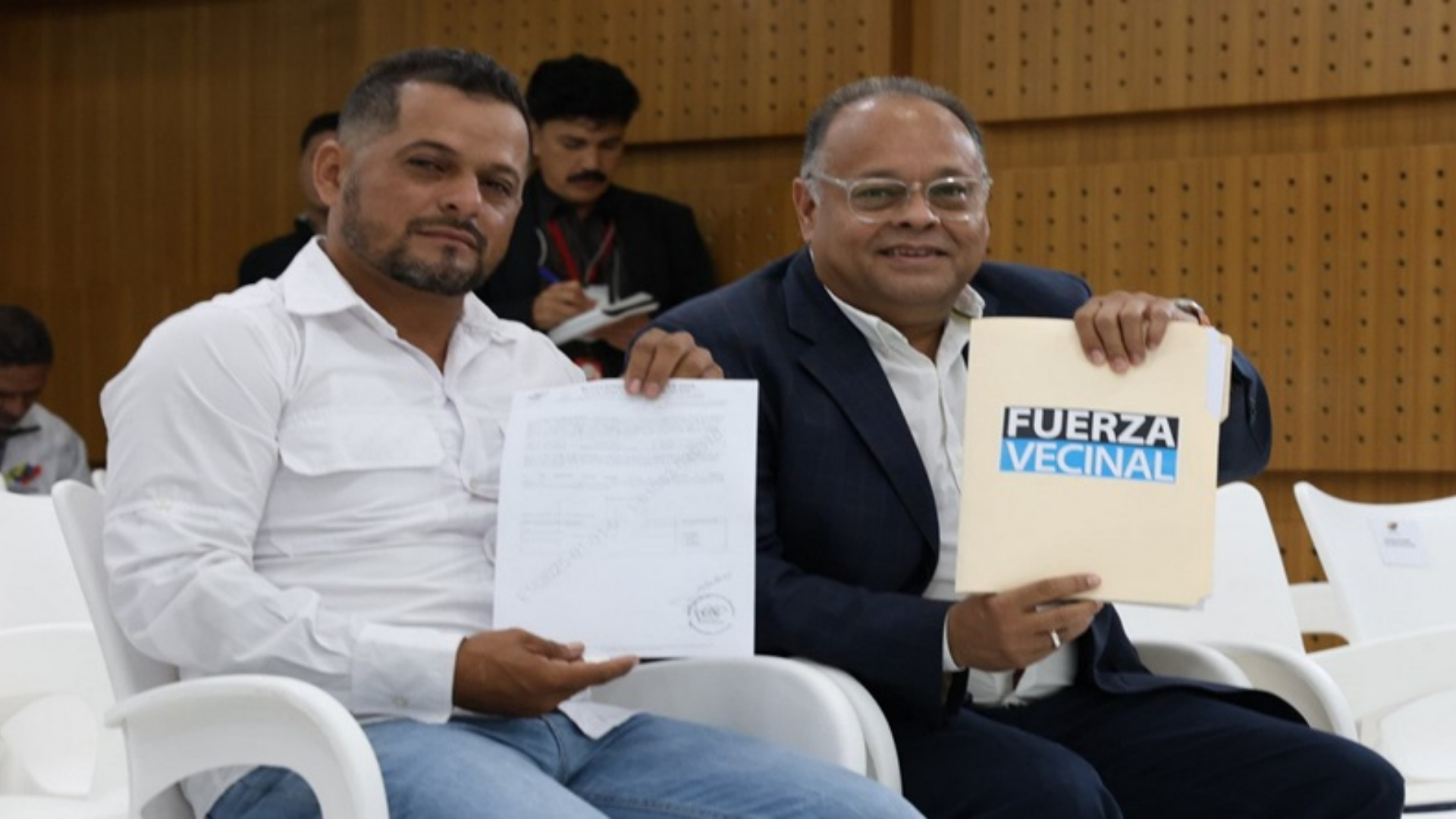 Partidos de oposición inscriben a candidatos ante el CNE
