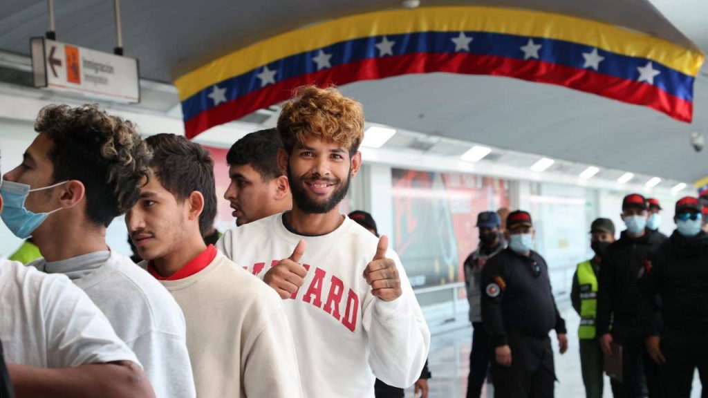 Llegan 203 migrantes repatriados provenientes de EEUU