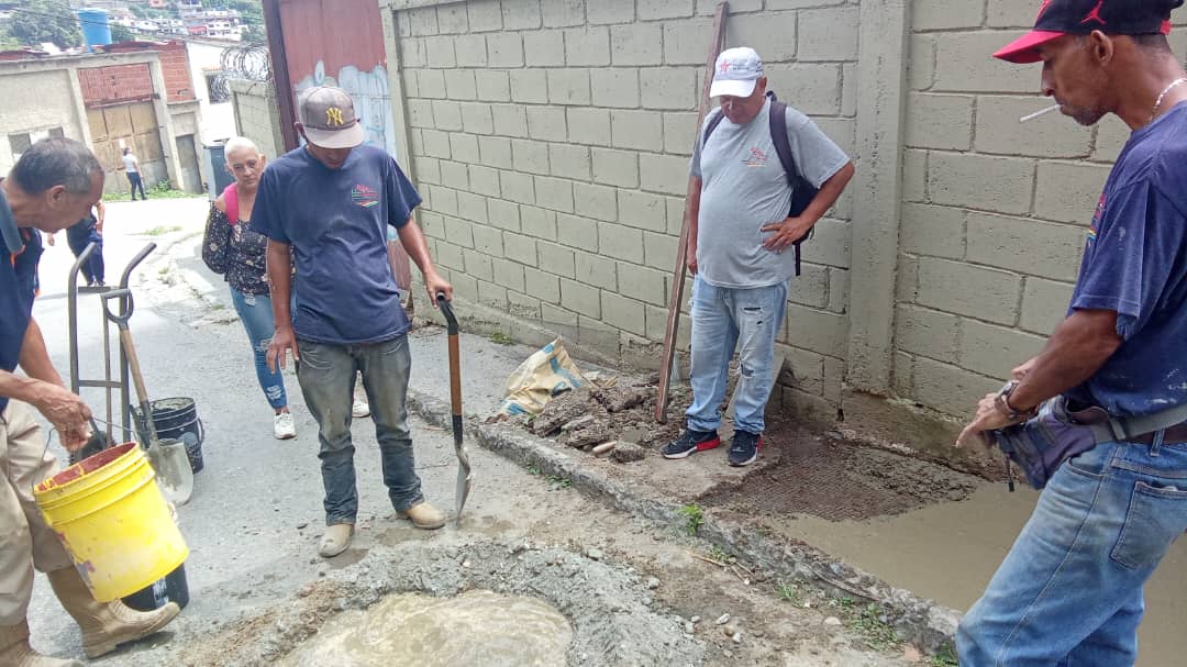 Recuperan 14 metros de acera en El Trigo