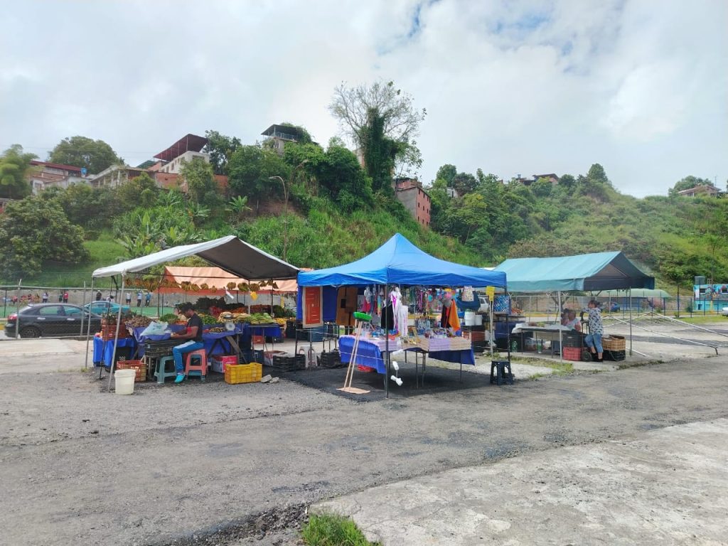 Mercado de la Miranda tiene mayor movimiento los domingos
