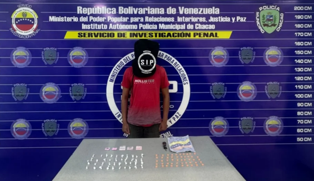 Atrapan a vendedor de drogas