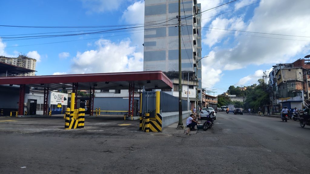 Conductores avizoran “caos” en única bomba subsidiada